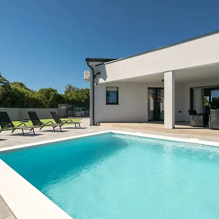 Speranza Fuer 10 Personen Holiday home Pula