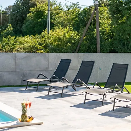 Speranza Fuer 10 Personen Holiday home Pula